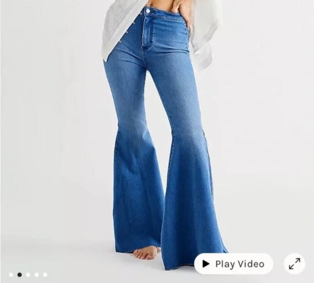 Free People Float on Flare 70s Vibe Blue Denim Trendy Retro Denim Jeans 26